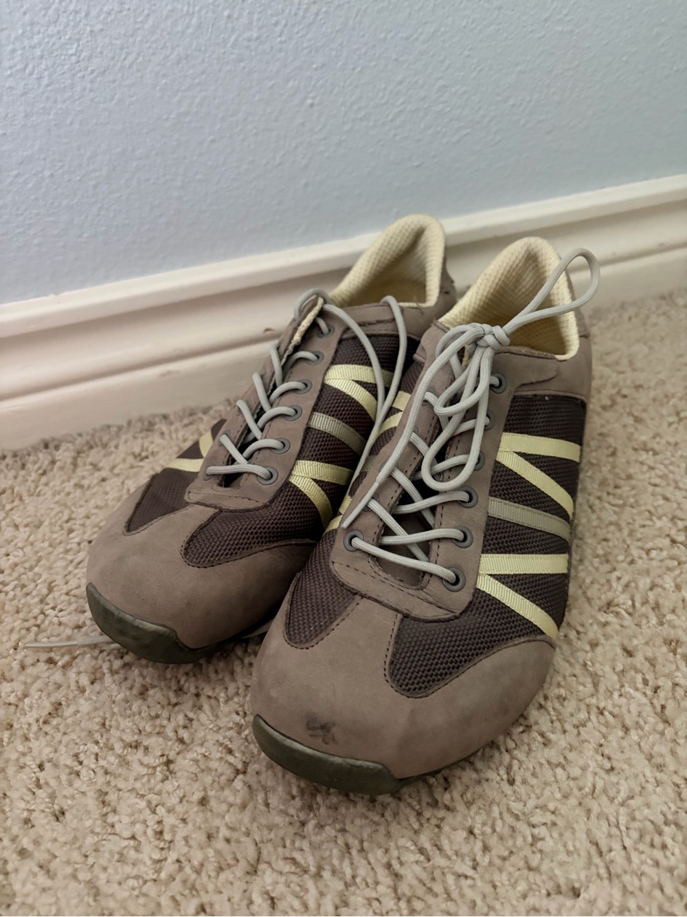 Tsubo Women's Sneakers in Brown and Cream